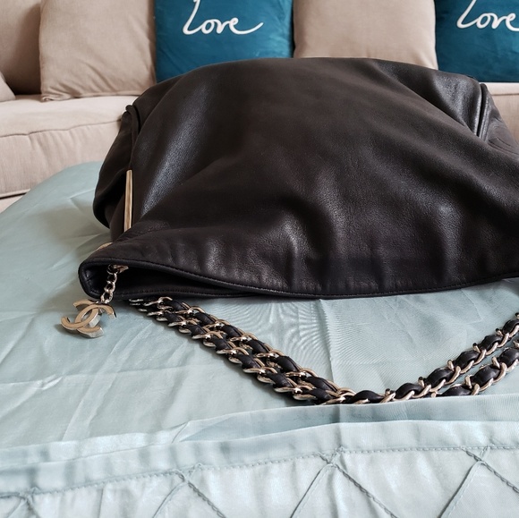 Chanel Hobo - Picture 4 of 8